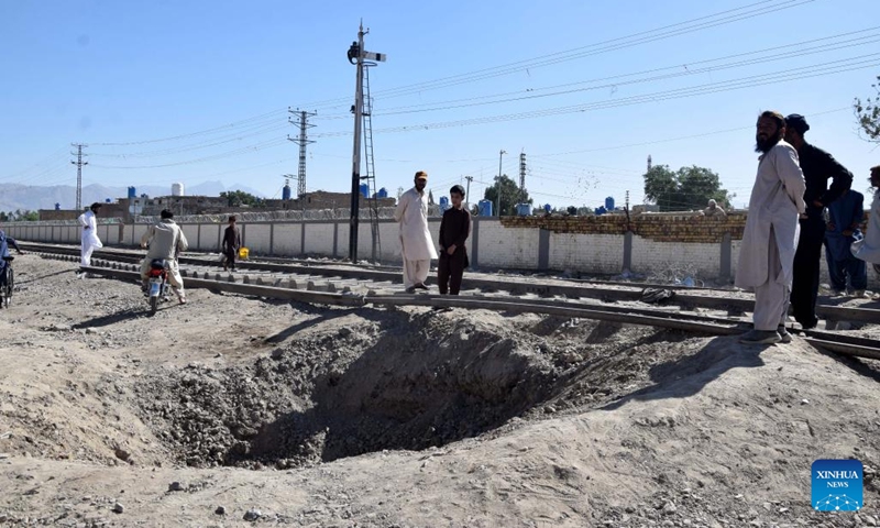 Locals are pictured at the site of a suicide blast in Quetta, Balochistan province, Pakistan, on May 25, 2026. The death toll from a suicide blast targeting a passenger train in Pakistan's southwestern Balochistan province has risen to 47, including 20 soldiers, while 98 others were injured, rescue officials said on Monday. (Photo: Xinhua)

