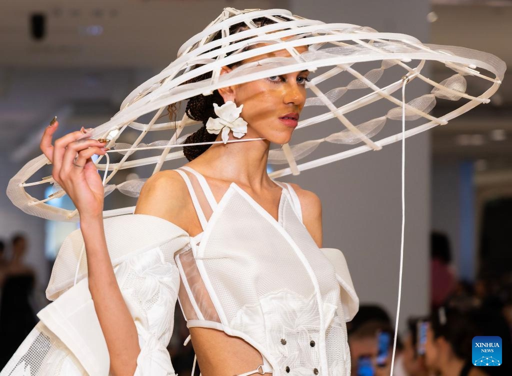 A model presents a creation at the Fashion Art Toronto's Fashion Week Spring/Summer 2026 in Toronto, Canada, on May 25, 2026. The annual event kicked off here on Monday and will last until May 31. (Photo: Xinhua)