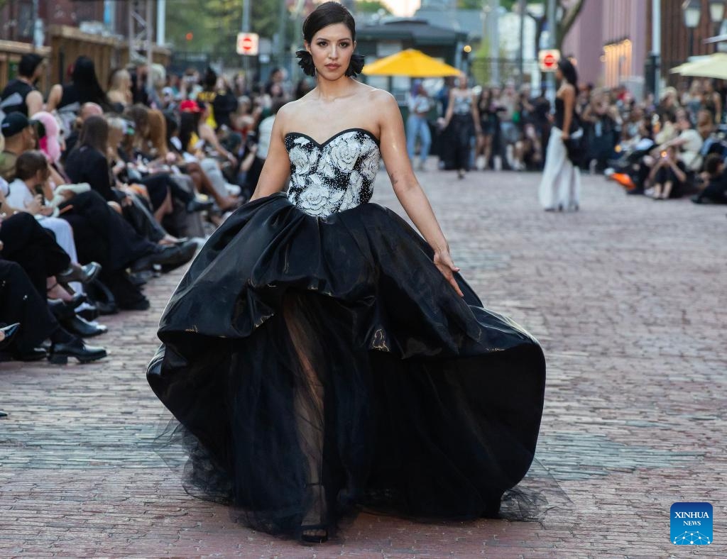 A model presents a creation on a pedestrian street during the Fashion Art Toronto's Fashion Week Spring/Summer 2026 in Toronto, Canada, on May 26, 2026. (Photo: Xinhua)