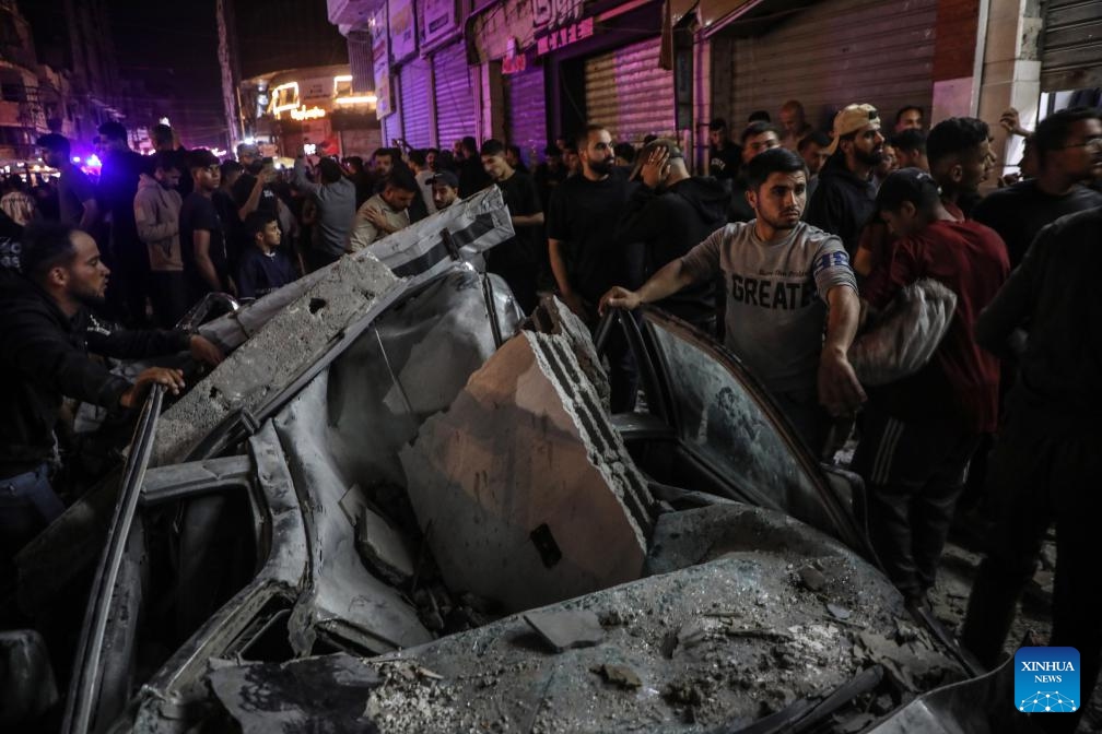Palestinians inspect the aftermath of an Israeli bombing that targeted a residential building in the center of Gaza City, on May 26, 2026. (Photo: Xinhua)