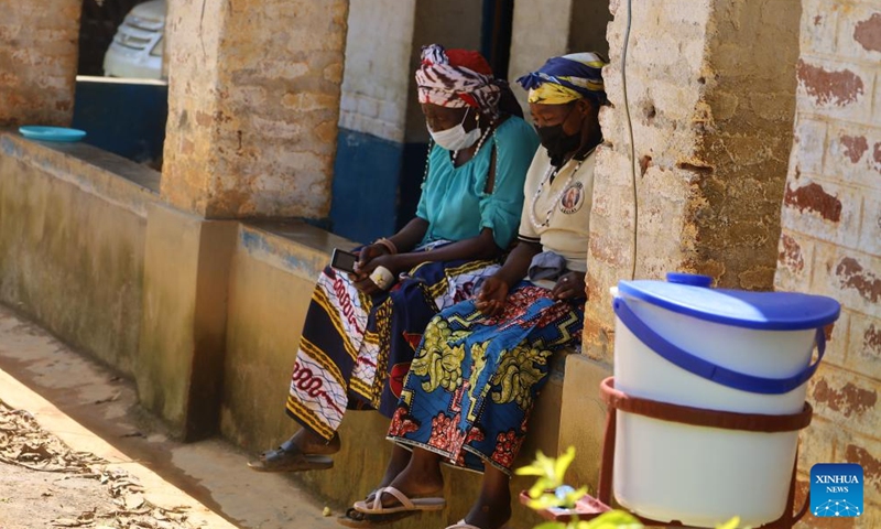 Local residents wearing masks are pictured in Mongbwalu, Ituri province, the Democratic Republic of the Congo, May 24, 2026. The Ebola outbreak in the Democratic Republic of the Congo (DR Congo) remains at an early stage, but infections and deaths continue to rise, Health Minister Roger Kamba said Tuesday. (Photo: Xinhua)