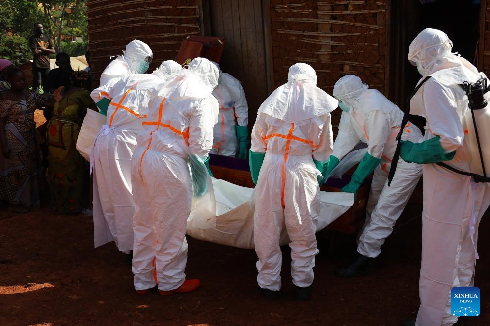 Medical workers in protective suits transfer the body of an Ebola victim in Mongbwalu, Ituri province, eastern Democratic Republic of the Congo (DRC), May 24, 2026. World Health Organization (WHO) Director-General Tedros Adhanom Ghebreyesus said on Sunday that as the Democratic Republic of the Congo (DRC) scales up surveillance in its Ebola response, more than 900 suspected cases have been identified so far, including 101 confirmed cases. (Photo: Xinhua)