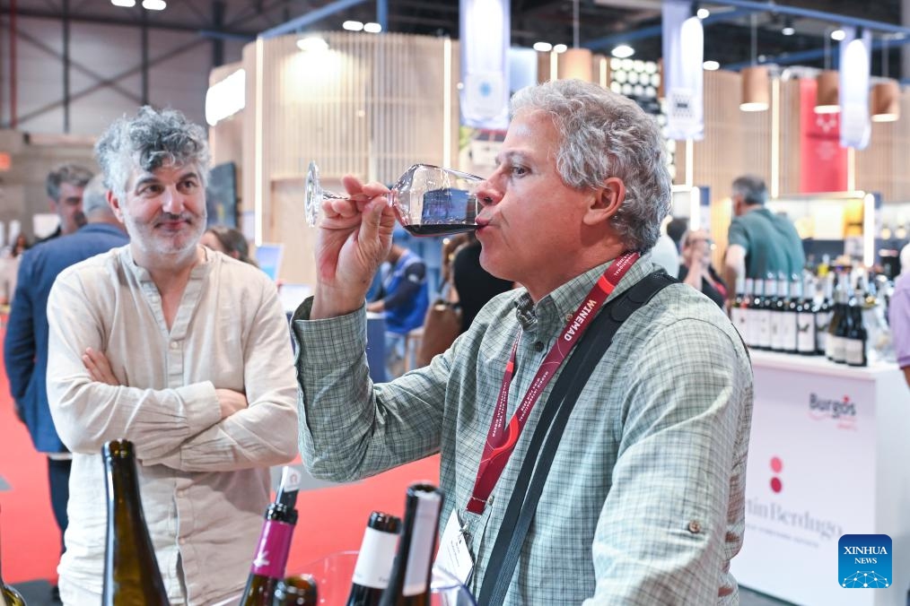 A man tastes a red wine during the Madrid International Wine Fair (WINEMAD) in Madrid, Spain, May 27, 2026. The fair opened here on Wednesday and will last till Friday. (Photo: Xinhua)