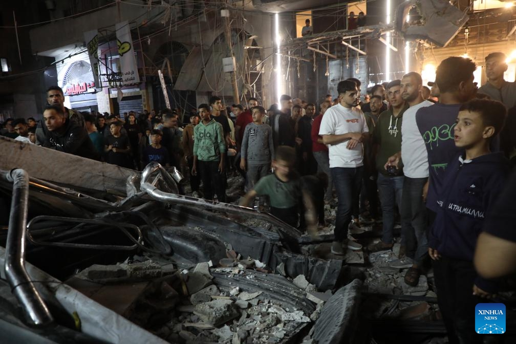 Palestinians inspect the aftermath of an Israeli bombing that targeted a residential building in the center of Gaza City, on May 26, 2026. (Photo: Xinhua)