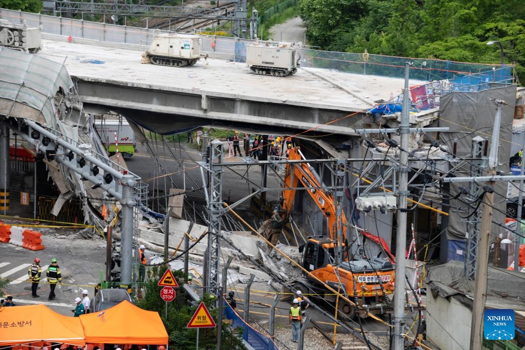 This photo taken on May 26, 2026 shows a scene at the site of an overpass collapse accident in Seoul, South Korea. Three people were killed and three others were injured in South Korea's overpass collapse accident, Yonhap news agency said Tuesday. A section of the upper deck collapsed at the overpass demolition site in Seoul at around 2:33 p.m. local time (0533 GMT). (Photo: Xinhua)
