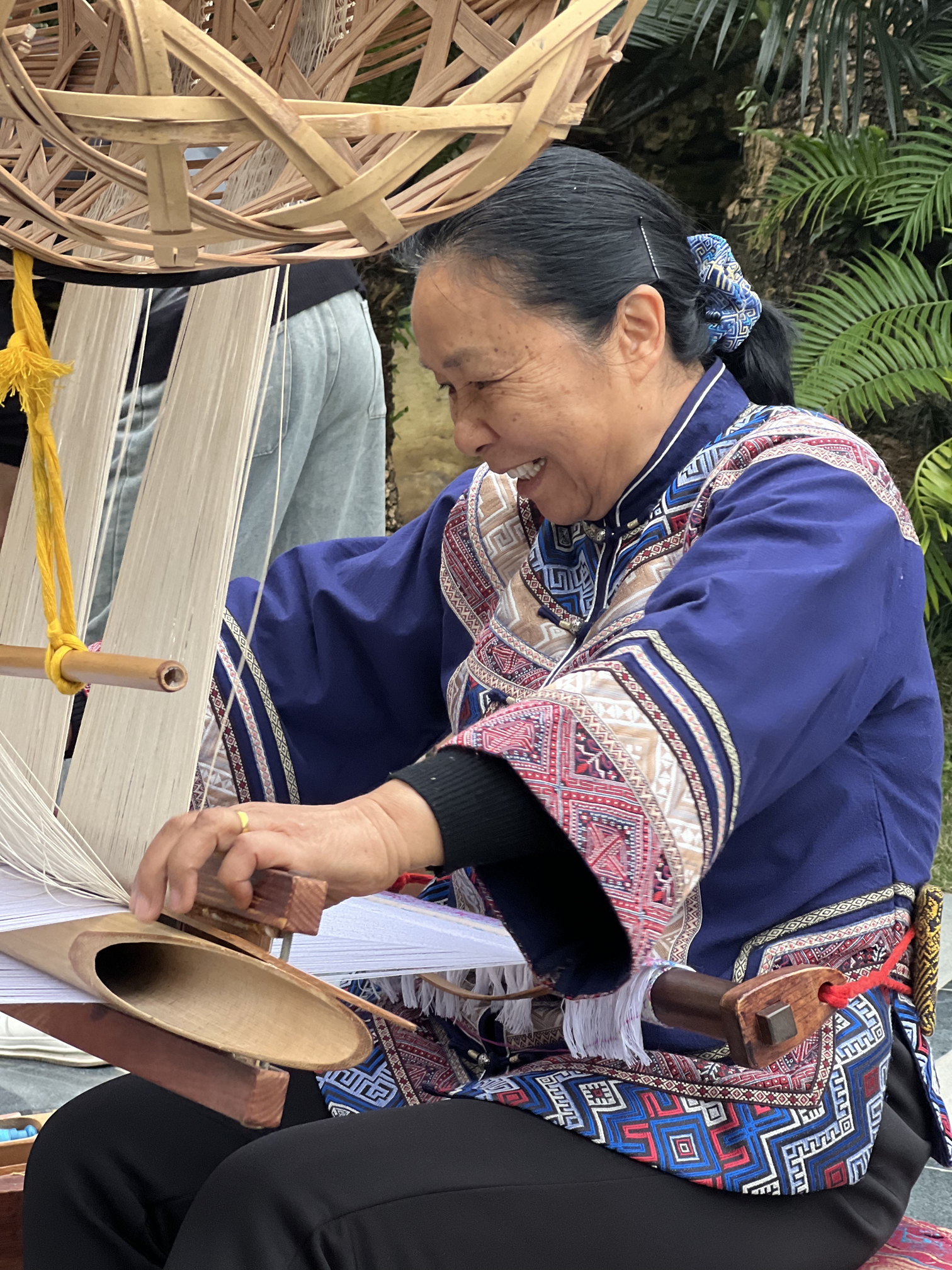 Tan Xiangguang weaves Zhuang brocade in her hometown in the Guangxi Zhuang Autonomous Region. Photos: Courtesy of Tan Xiangguang

