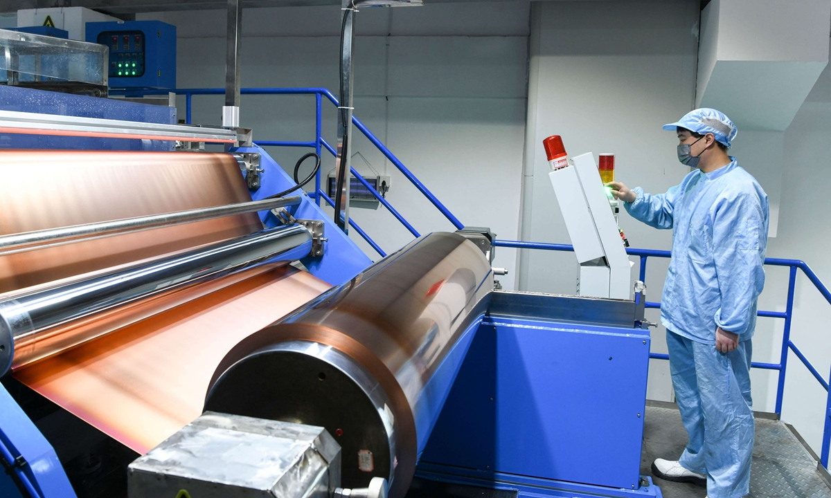 A worker produces electronic copper foil at a company in Tongling, East China's Anhui Province, on May 28, 2026. The company has accelerated breakthroughs in the high-end copper foil segment, achieving faster and lower-loss signal transmission. Its products have become core materials for artificial intelligence servers and other fields, providing support for the independent and controllable development of China's electronic information industry chain. Photo: VCG