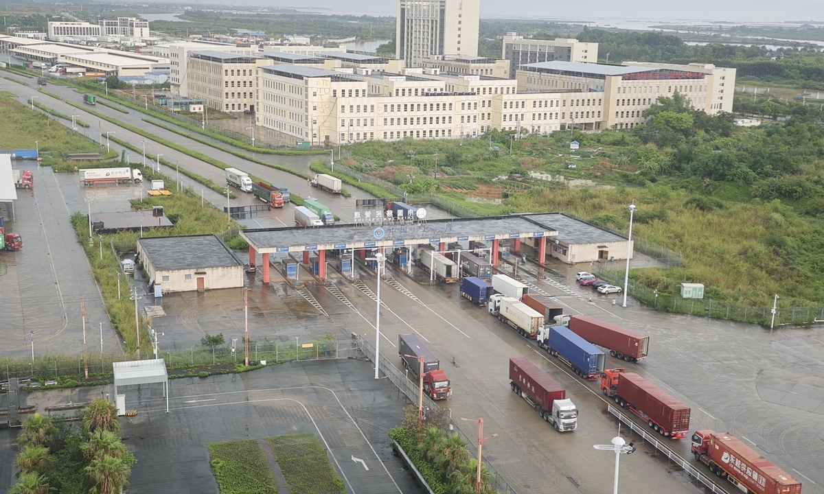 A glimpse of the border crossing in Dongxing, Fangchenggang, South China's Guangxi Zhuang Autonomous Region Photo: Yin Yeping/GT