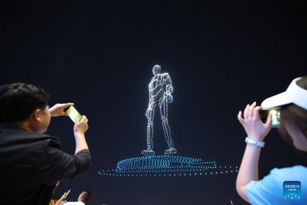 People enjoy a drone show in Tianjin, north China, on May 28, 2026. The robot carnival, a session of the World Intelligence Expo 2026, was held at the Tianjin cultural center on Thursday. A series of events, including a robot exhibition, a robotics competition and a robot stage show, give the audience a glimpse of technology and smart living. (Xinhua/Sun Fanyue)