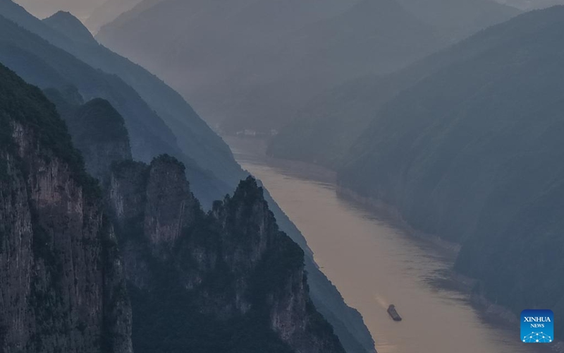 An aerial drone photo taken on May 31, 2026 shows a view of the Wuxia Gorge along the Yangtze River at dawn, in Wushan County, southwest China's Chongqing Municipality. (Xinhua/Huang Wei)