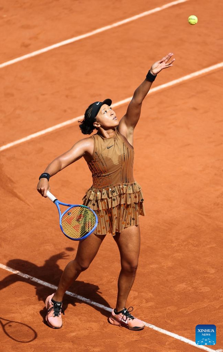 Osaka Naomi serves during the women's singles third round match between Osaka Naomi of Japan and Iva Jovic of the United States at the French Open tennis tournament at Roland Garros, Paris, France, May 30, 2026. Photo: Xinhua
