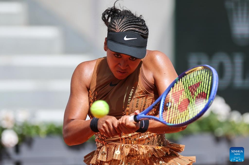 Osaka Naomi hits a return during the women's singles third round match between Osaka Naomi of Japan and Iva Jovic of the United States at the French Open tennis tournament at Roland Garros, Paris, France, May 30, 2026. Photo: Xinhua