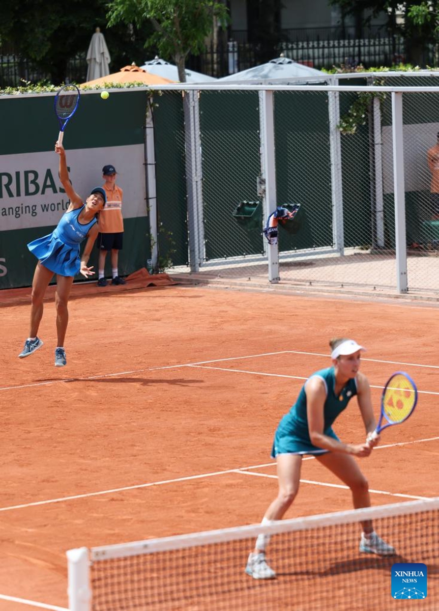 Zhang Shuai (L)/Elise Mertens compete during the women's doubles second round match between Zhang Shuai (China)/Elise Mertens (Belgium) and Nicole Fossa Huergo (Argentina)/Tamara Korpatsch (Germany) at the French Open tennis tournament at Roland Garros, Paris, France, May 30, 2026. Photo: Xinhua
