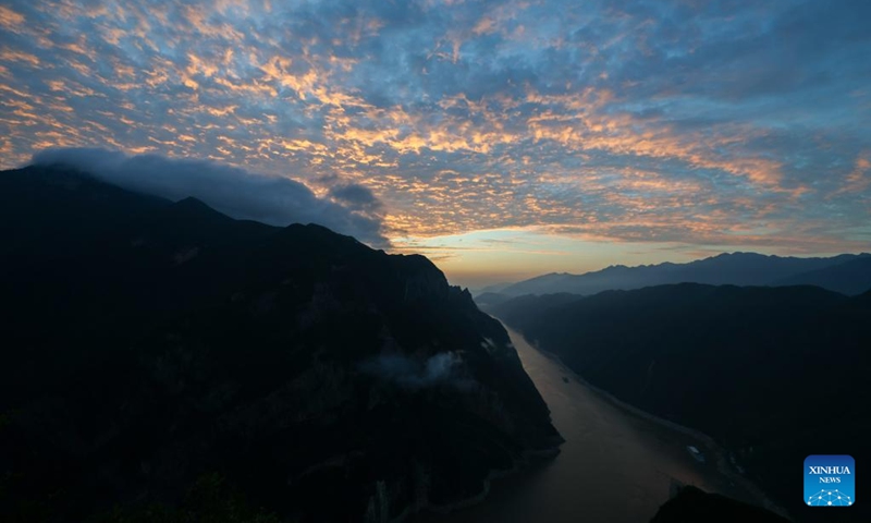 This photo taken on May 31, 2026 shows a view of the Wuxia Gorge along the Yangtze River at dawn, in Wushan County, southwest China's Chongqing Municipality. (Xinhua/Huang Wei)