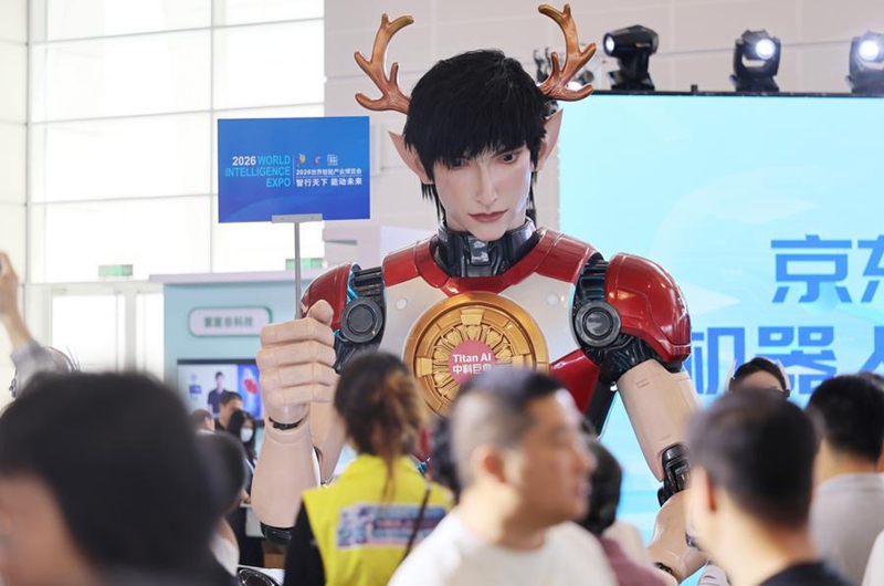 A giant humanoid robot is pictured at the World Intelligence Expo 2026 in Tianjin, north China, May 29, 2026. (Xinhua/Li Ran)