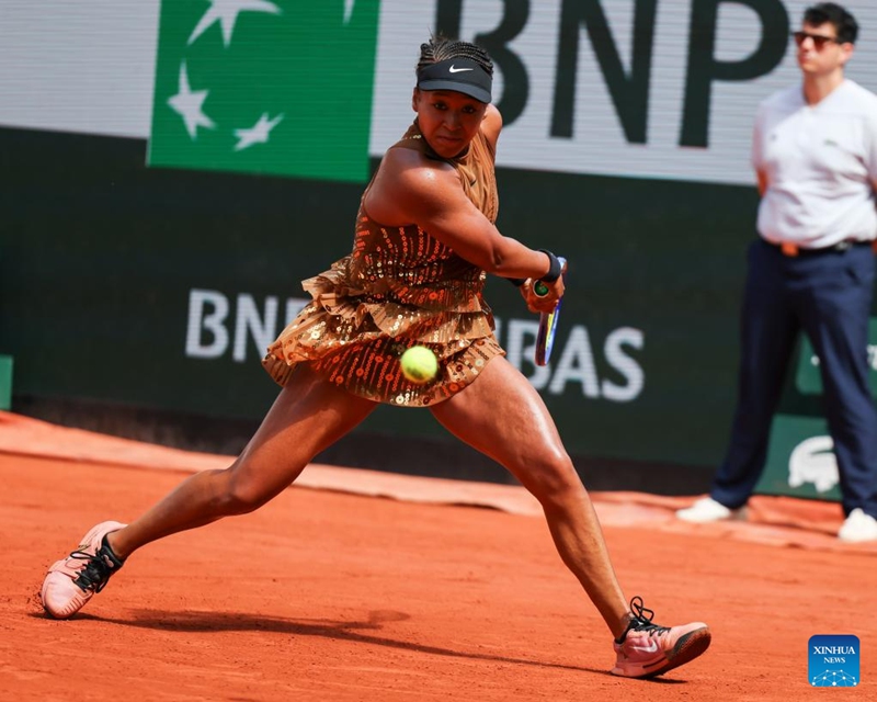 Osaka Naomi hits a return during the women's singles third round match between Osaka Naomi of Japan and Iva Jovic of the United States at the French Open tennis tournament at Roland Garros, Paris, France, May 30, 2026. Photo: Xinhua