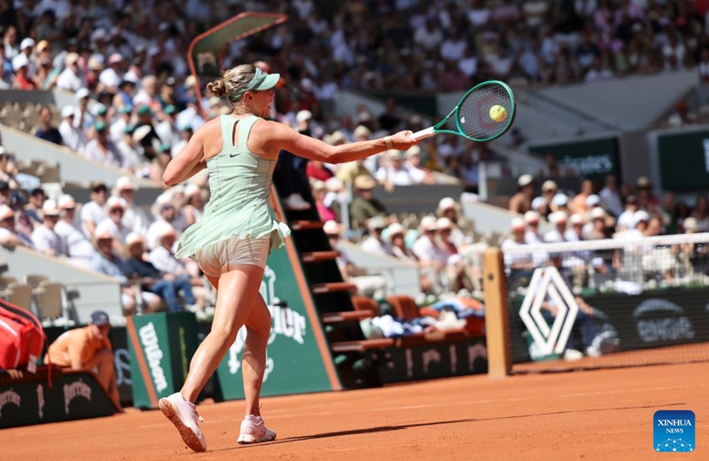 Amanda Anisimova hits a return during the women's singles third round match between Diane Parry of France and Amanda Anisimova of the United States at the French Open tennis tournament at Roland Garros, Paris, France, May 30, 2026. Photo: Xinhua