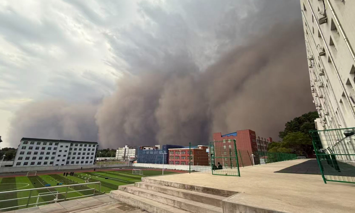 A massive sandstorm cloud appears over Harbin, Northeast China's Heilongjiang Province on May 31, 2026. Photo: Screenshot from a WeChat account of China Weather Enthusiast