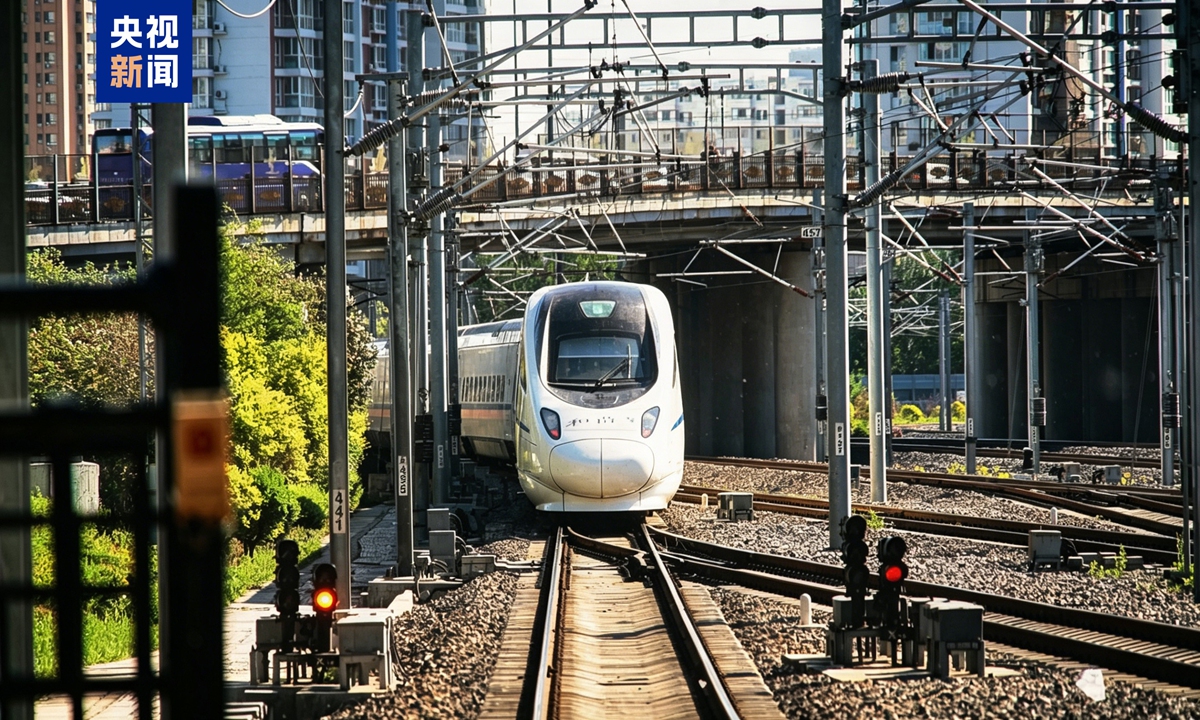 A CRH5 electric multiple unit (EMU) test train is under testing on June 1, 2026. Photo: CCTV News