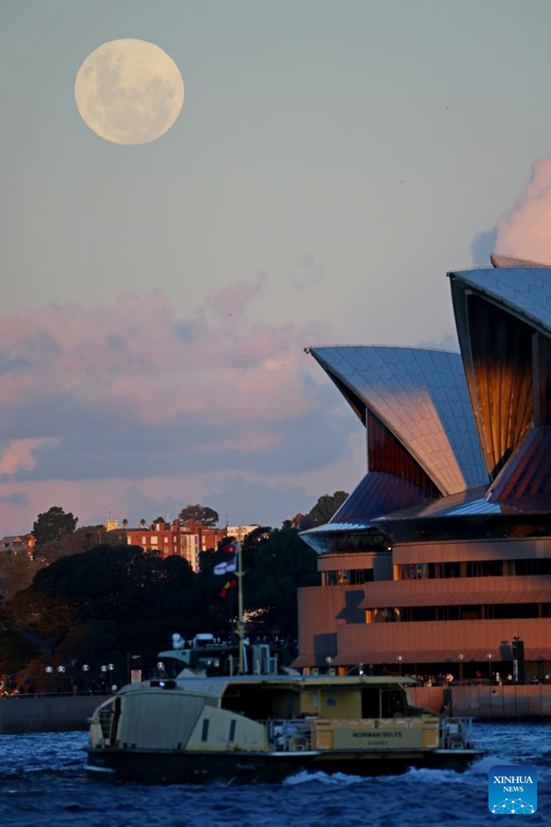 The full moon, known as the Blue Moon, is seen over Sydney Opera House in Sydney, Australia, on May 31, 2026. (Xinhua/Gong Bing)