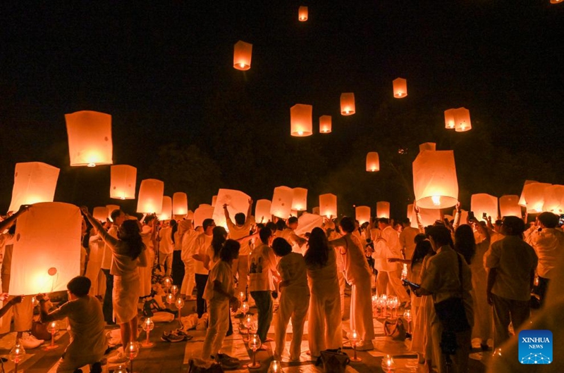 People release prayer lanterns on Vesak Day in front of Borobudur Temple in Magelang, Central Java, Indonesia, May 31, 2026. (Xinhua/Zulkarnain)