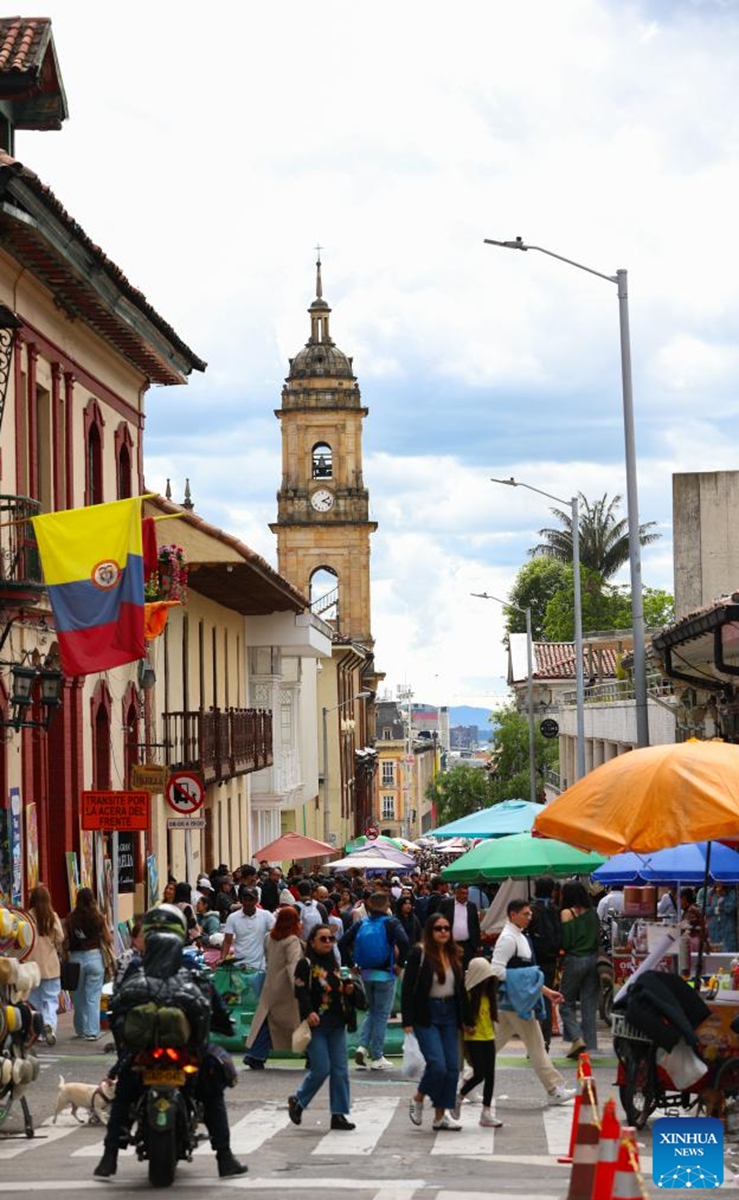 People walk on the street in Bogota, capital of Colombia, May 30, 2026. (Xinhua/Zhou Jiayi)
