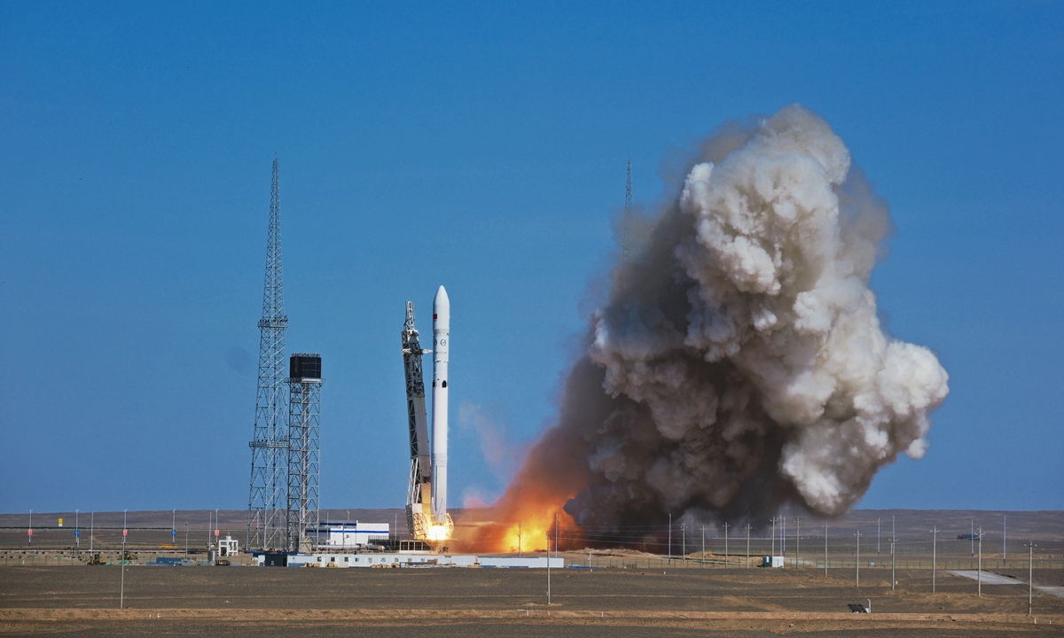 The Long March-12B Y1 carrier rocket lifts off from the Dongfeng commercial space innovation pilot zone in Northwest China on June 1, 2026. Photo: VCG