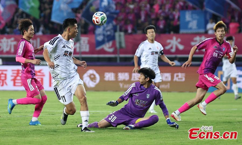 Players from Team Zhenjiang (in red and purple) and Team Changzhou (in white) compete for possession during the Jiangsu City Football League in Zhenjiang City, east China's Jiangsu Province, May 30, 2026. Changzhou defeated Zhenjiang 2-0 on Saturday in the Jiangsu City Football League, known as the Su Super League. Photo: China News Service 