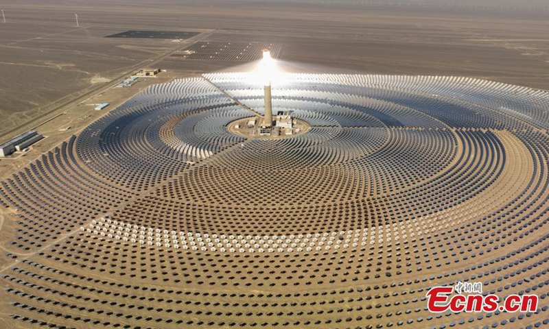 Photo taken on May 28, 2026 shows the molten salt tower in Gobi Desert of Hami, northwest China's Xinjiang Uygur Autonomous Region. Photo: China News Service