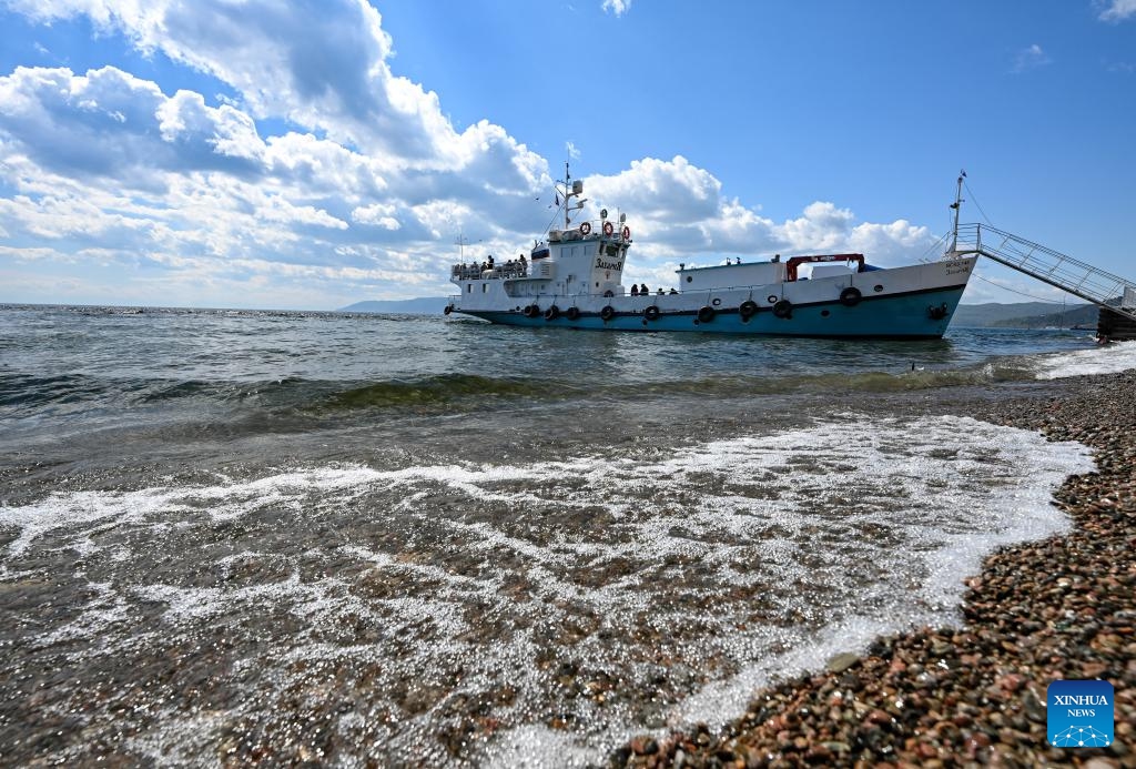 A tourist cruise ship on Lake Baikal is about to set sail from Listvyanka, Russia on May 31, 2026. (Photo: Xinhua)