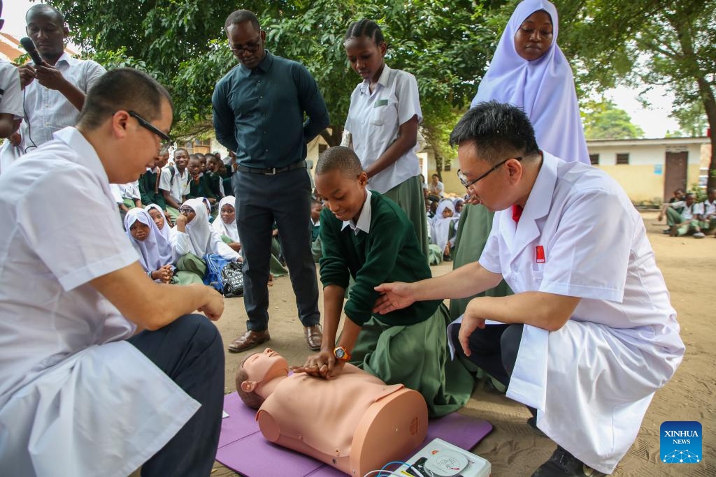 Members of the 28th batch of the Chinese medical team in mainland Tanzania instruct a student on cardiopulmonary resuscitation (CPR) techniques at a school in Dar es Salaam, Tanzania, June 1, 2026. The 28th batch of the Chinese medical team in mainland Tanzania on Monday held a free medical outreach event at a school in Dar es Salaam, providing free consultations and public health education to teachers and students. (Photo: Xinhua)