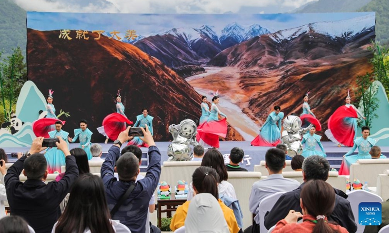 People perform during the opening ceremony of a media tour in Baoxing County of Ya'an, southwest China's Sichuan Province, on June 2, 2026. A media tour of national parks was launched in Baoxing County on Tuesday. Over 140 people participated in the opening ceremony. (Photo: Xinhua)