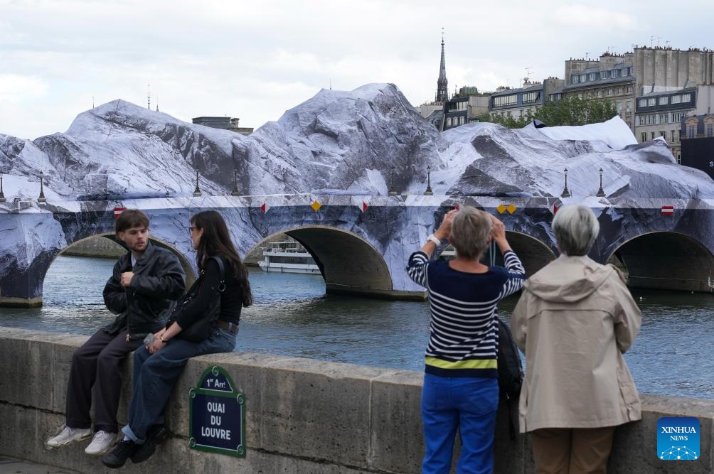 People look at the temporary art installation La Caverne du Pont Neuf (The Pont Neuf Cave) on the Pont Neuf bridge in Paris, France, June 2, 2026. (Photo: Xinhua)