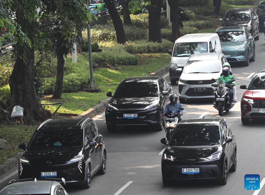 Chinese-brand electric cars are seen on a road in Jakarta, Indonesia, June 2, 2026. According to data from the Association of Indonesian Automotive Industries, battery electric vehicle sales in Indonesia reached 33,150 units in the first quarter of 2026, surging 95.9 percent year on year. Notably, Chinese brands now command nearly 90 percent of this burgeoning market, winning over a diverse range of local consumers. (Photo: Xinhua)