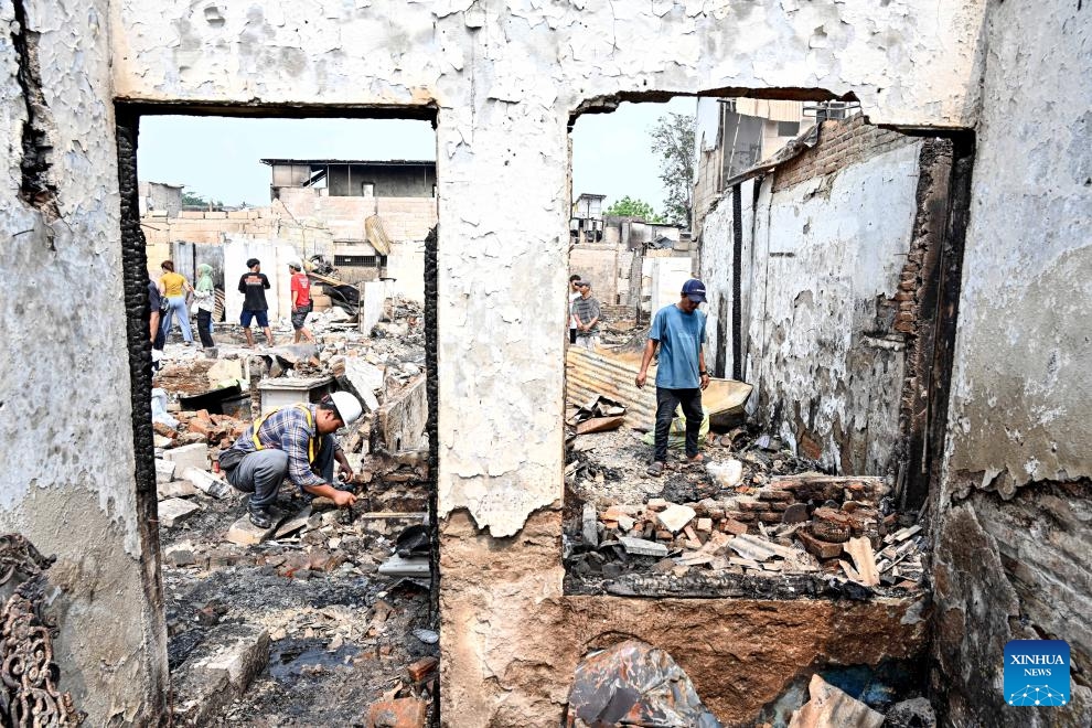 People check the damaged buildings after a fire hit a densely populated residential area in Kemayoran, Central Jakarta, Indonesia, on June 2, 2026. A massive fire, which swept through a densely populated residential area in Kemayoran, Central Jakarta, Monday night, has left three residents injured and forced hundreds of families to leave their homes, authorities said on Tuesday. (Photo: Xinhua)