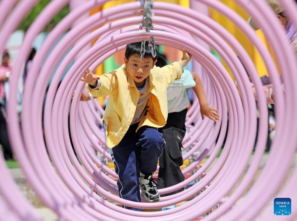 A child enjoys himself at an amusement park in Zhalantun City of north China's Inner Mongolia Autonomous Region, June 3, 2026. Primary and secondary school students take part in various activities in parks, museums, sports arenas, etc. as they enjoy their first-ever spring break in north China's Inner Mongolia Autonomous Region. (Photo: Xinhua)
