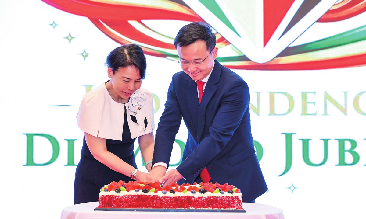 Anyin Choo, ambassador of Guyana to China (left), and Zhang Run, director general of the Department of Latin American and Caribbean Affairs of the Ministry of Foreign Affairs of China, cut a diamond jubilee cake at the reception in Beijing on May 29, 2026. Photo: Courtesy of the Embassy of the Cooperative Republic of Guyana in China