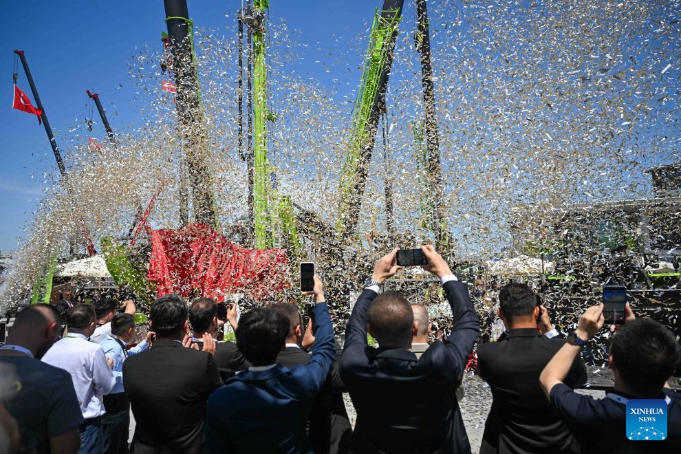 A Chinese company launches new energy construction machinery at the Istanbul Expo Center in Istanbul, Türkiye, on June 3, 2026. The 18th International Construction Machinery, Technology and Equipment Trade Fair (KOMATEK 2026) opened at the Istanbul Expo Center in Istanbul on Wednesday. A number of Chinese companies showcased new energy construction machinery and equipment at the event, attracting numerous visitors. (Photo: Xinhua)