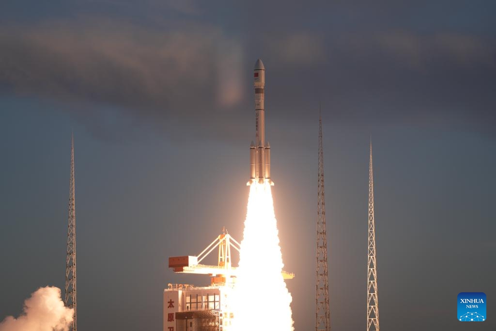 A modified Long March-6 carrier rocket carrying a new satellite group blasts off from the Taiyuan Satellite Launch Center in north China's Shanxi Province on June 4, 2026. The satellite group was launched at 7:39 p.m. (Beijing Time) and entered its preset orbit successfully. It will constitute the Spacesail Constellation, a mega commercial Chinese low-orbit satellite network.

This launch marked the 648th flight mission of the Long March carrier rocket series, according to the launch center. (Photo by Shang Yuhang/Xinhua)
