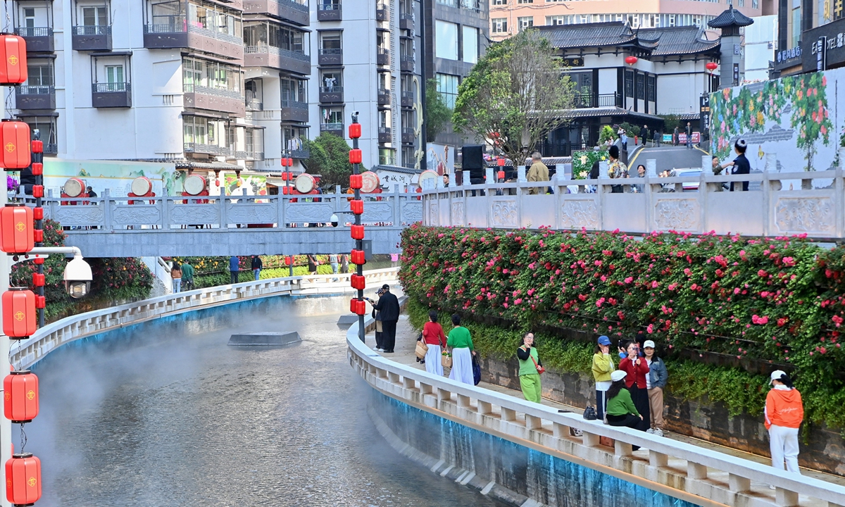 Local residents enjoy the revitalized open-channel scenery of Guancheng River's Nanming Section in Guiyang, Southwest China's Guizhou Province, on April 30, 2026. Photo: VCG