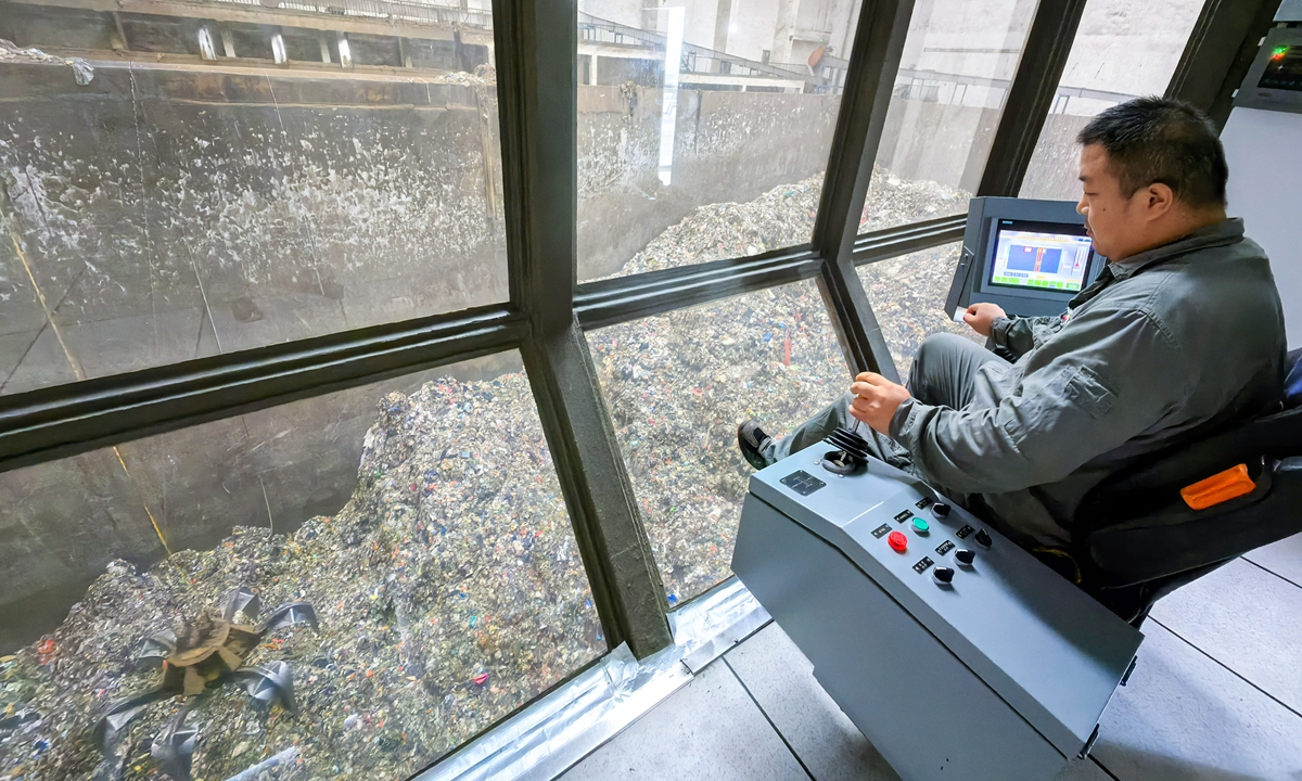 A worker operates a garbage crane to sort household waste into different fermentation zones at a waste treatment facility in Jinan, East China's Shandong Province, on Septmber 19, 2024. Photo: VCG