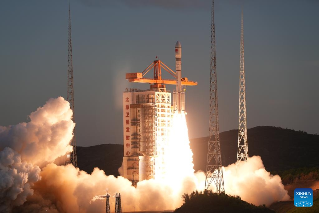 A modified Long March-6 carrier rocket carrying a new satellite group blasts off from the Taiyuan Satellite Launch Center in north China's Shanxi Province on June 4, 2026. The satellite group was launched at 7:39 p.m. (Beijing Time) and entered its preset orbit successfully. It will constitute the Spacesail Constellation, a mega commercial Chinese low-orbit satellite network.

This launch marked the 648th flight mission of the Long March carrier rocket series, according to the launch center. (Photo by Shang Yuhang/Xinhua)