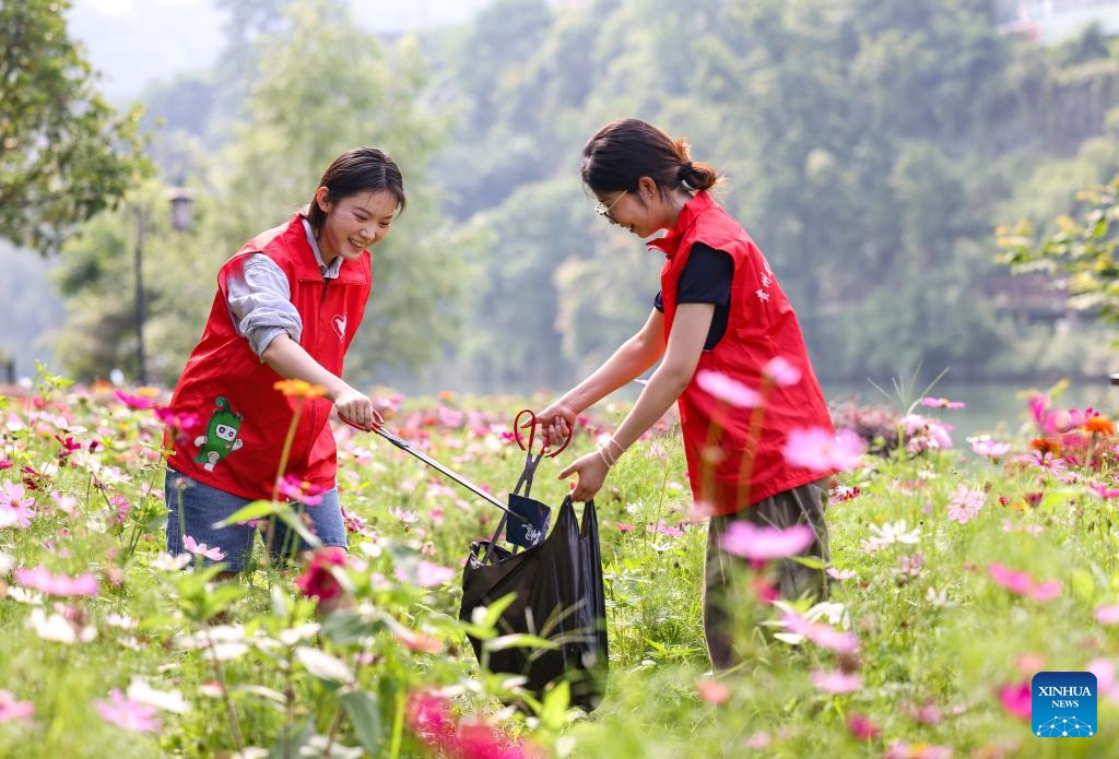 Volunteers collect rubbish by the riverside in Yuping Dong Autonomous County in Tongren City, southwest China's Guizhou Province, June 5, 2026. Friday marks World Environment Day. (Photo: Xinhua)