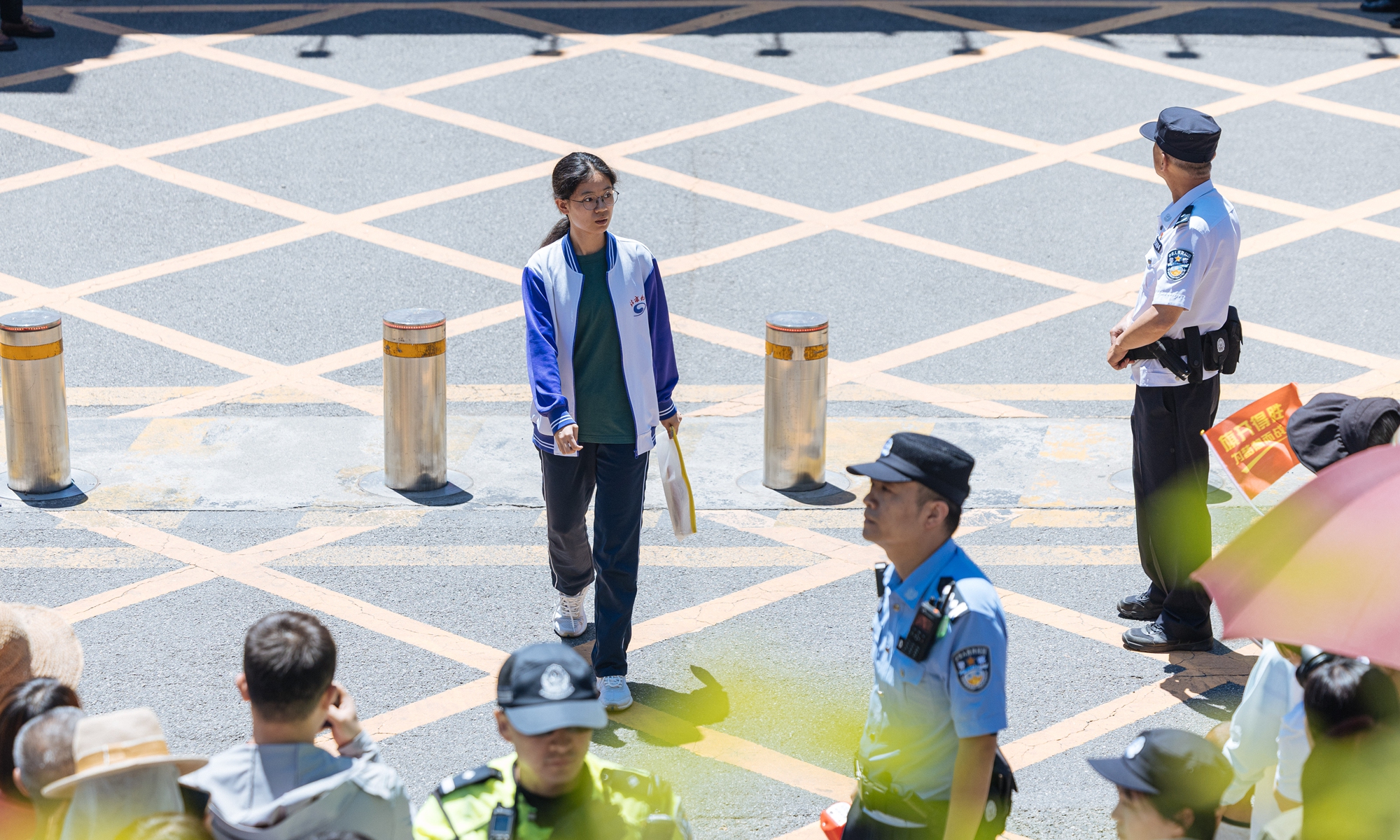 At noon on Sunday, the Chinese language exam, the first subject of the 2026 gaokao, concluded in Beijing