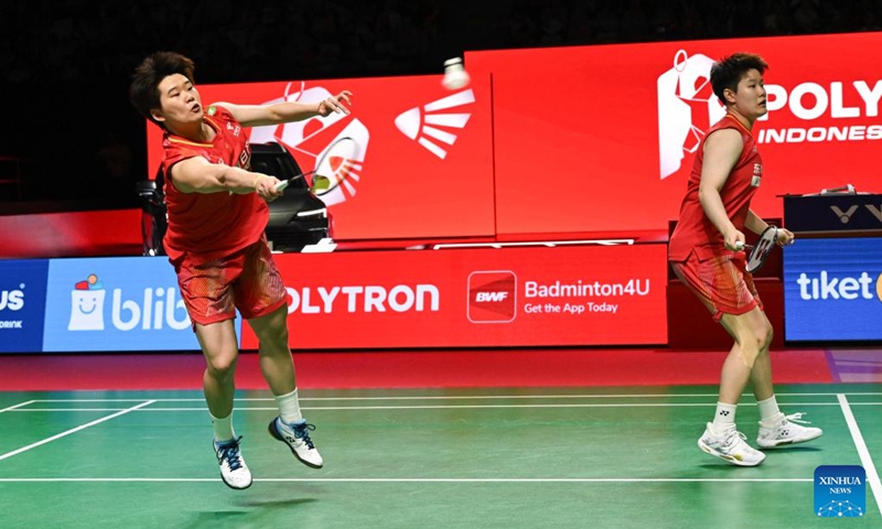 Liu Shengshu (L)/Tan Ning compete during the women's doubles semifinal match between Liu Shengshu/Tan Ning of China and Rachel Allessya Rose/Febi Setianingrum of Indonesia at the Indonesia Open 2026 badminton tournament in Jakarta, Indonesia, June 6, 2026. (Xinhua/Veri Sanovri)