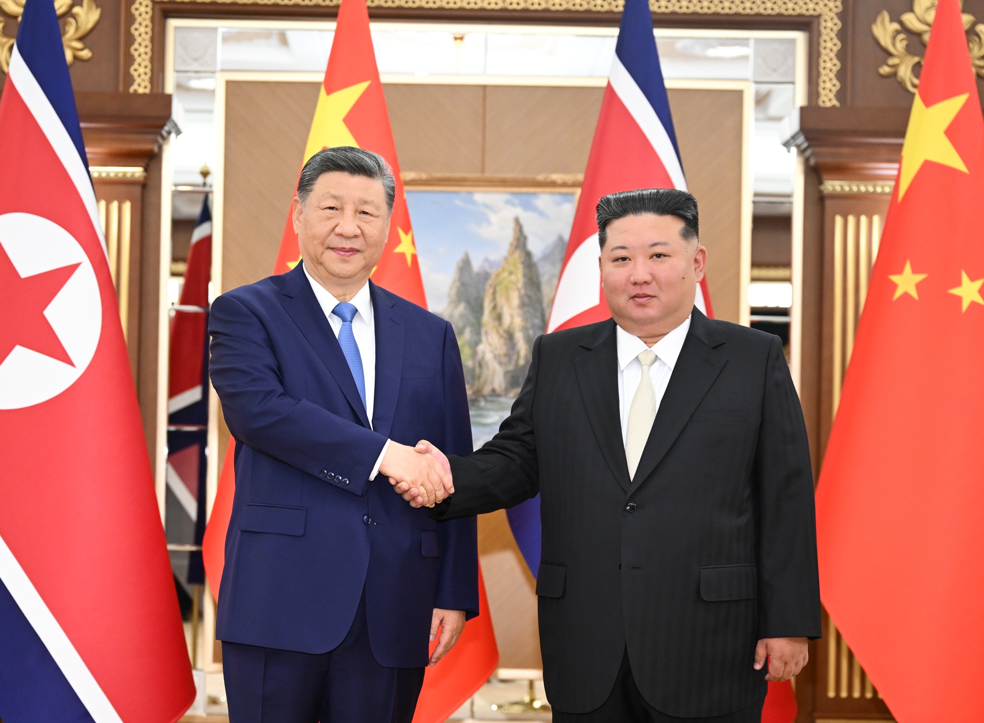 Xi Jinping, general secretary of the Communist Party of China Central Committee and Chinese president, holds talks with Kim Jong-un, general secretary of the Workers' Party of Korea and president of the State Affairs of the Democratic People's Republic of Korea (DPRK), at the Kumsusan State Guesthouse in Pyongyang, the DPRK, on June 8, 2026. Photo: Xinhua