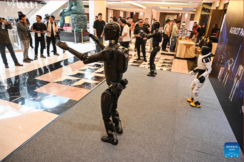 Guests watch a humanoid robot performance during a partner conference held by Chinese company AGIBOT in Jakarta, Indonesia, June 9, 2026. Chinese embodied AI company AGIBOT on Tuesday held its first partner conference in Indonesia, officially launching its market expansion in the country and showcasing a range of humanoid robots and localized solutions, drawing attention from government officials and industry representatives. (Photo: Xinhua)
