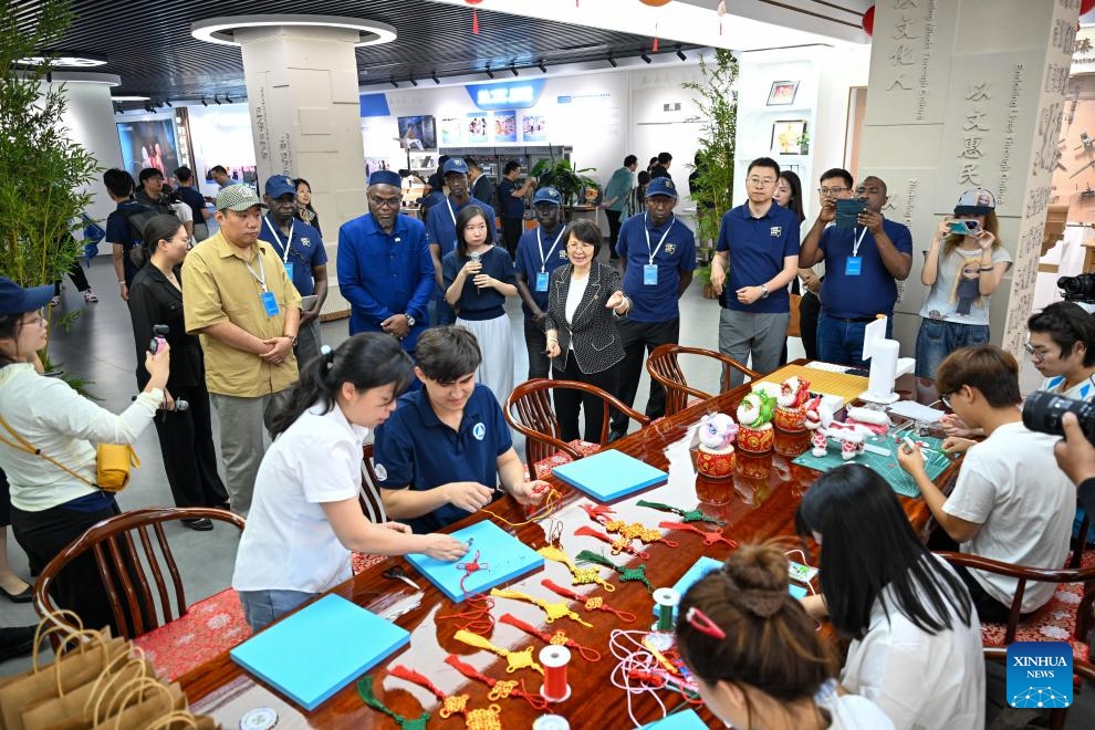 Members of a multinational delegation watch students making Chinese knots at the Tianjin Light Industry Vocational Technical College in north China's Tianjin, on June 8, 2026. A tour of a multinational delegation was recently launched in Tianjin, highlighting China's progress in human rights and how the development has improved people's lives. (Photo: Xinhua)