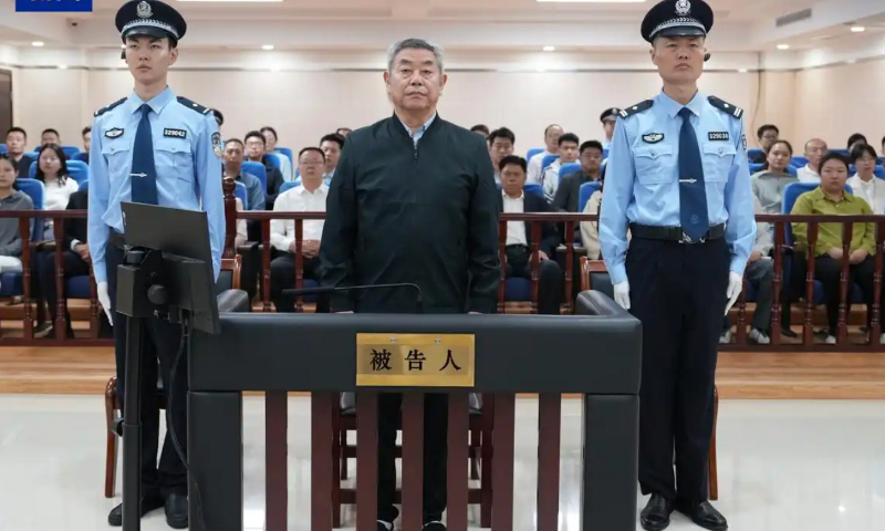 Yuan Guangyu, former deputy general manager of China National Offshore Oil Corp, is sentenced to death with 2-year reprieve for taking more than 152 million yuan in bribes. Photo: CCTV News