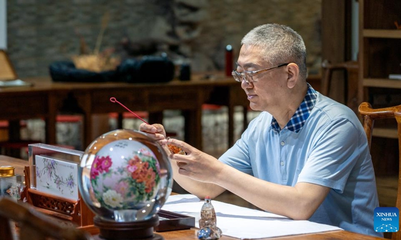 Artist Wang Ziyong creates an inside painting work at a museum dedicated to inside paintings in Hengshui, north China's Hebei Province, June 7, 2026. In recent years, efforts have been made to pass on and promote the intangible cultural heritages endemic to Hengshui. Meanwhile, derivative cultural and creative products continue to reach overseas markets, which act as a carrier of the cultural appeal of Hengshui. (Photo: Xinhua)
